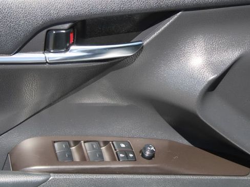 Used 2024 Toyota Camry SE FWD image 13