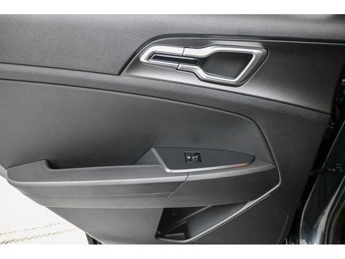 New 2026 Kia Sportage LX image 11