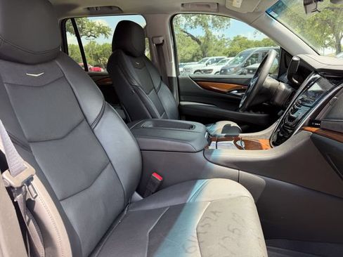 Used 2020 Cadillac Escalade Premium Luxury AWD/4WD image 16