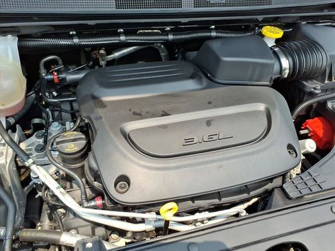 Used 2023 Chrysler Pacifica Limited FWD image 13