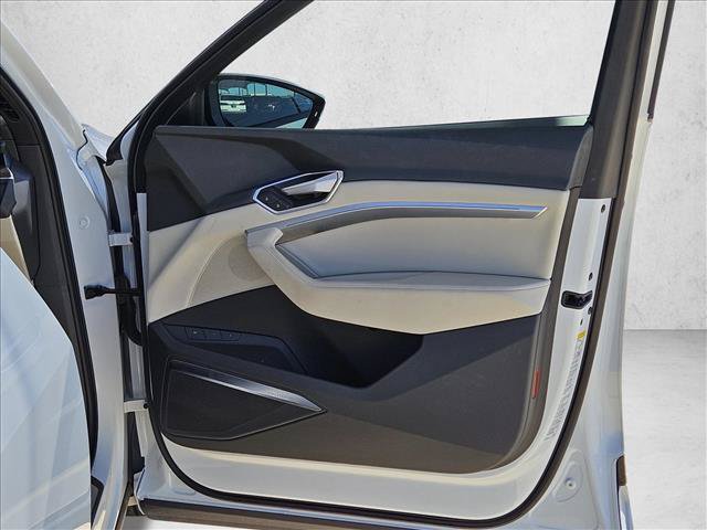 Certified 2023 Audi e-tron Prestige w/ Prestige Package AWD/4WD image 5