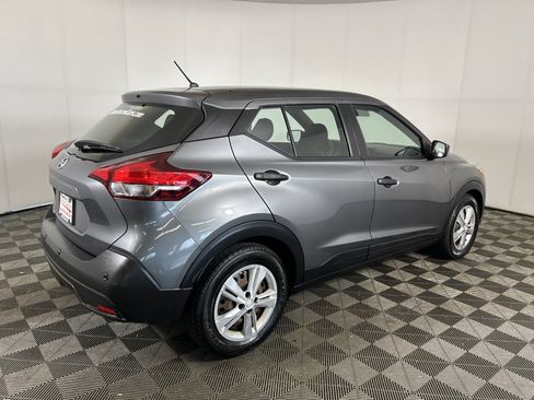Used 2020 Nissan Kicks S FWD image 4