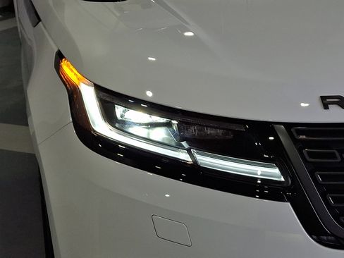 Certified 2026 Land Rover Range Rover Velar Dynamic SE image 8