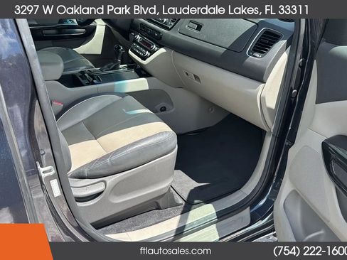 Used 2015 Kia Sedona EX FWD image 42