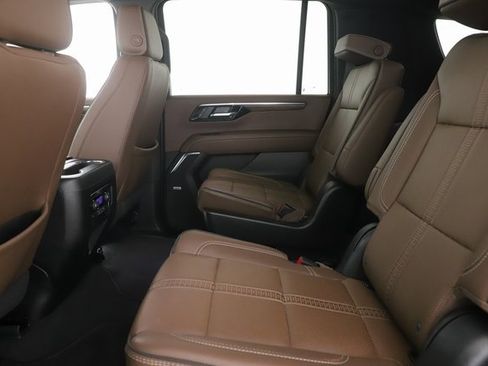 Used 2025 Chevrolet Suburban High Country image 29