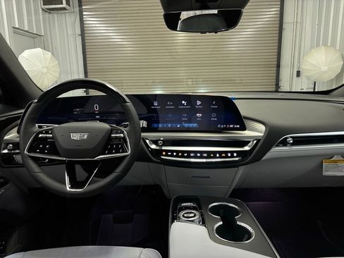 New 2025 Cadillac Lyriq Luxury image 30