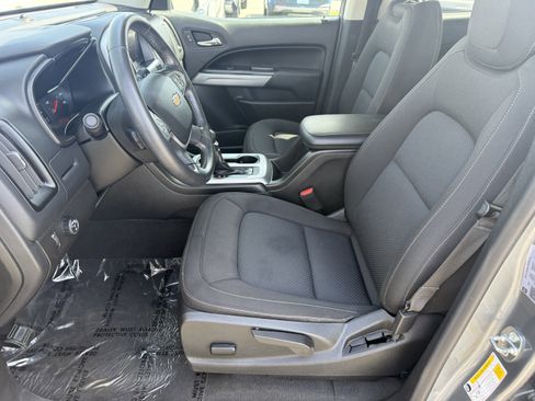 Used 2022 Chevrolet Colorado LT w/ LT Convenience Package image 13