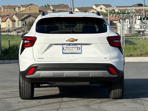 New 2026 Chevrolet Trax LT image 2