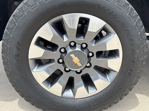 Used 2024 Chevrolet Silverado 2500 LT AWD/4WD image 10