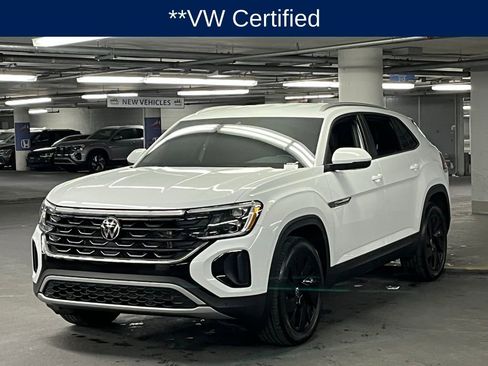 Used 2025 Volkswagen Atlas Cross Sport SE w/ Black Wheel Package image 3