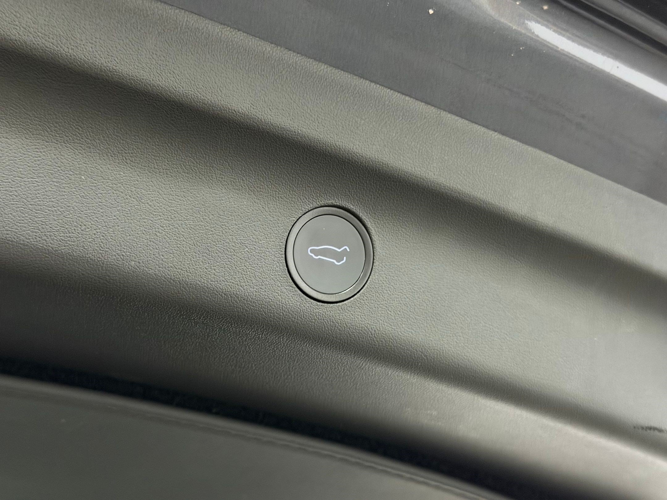 Used 2022 Tesla Model Y Performance AWD/4WD image 16