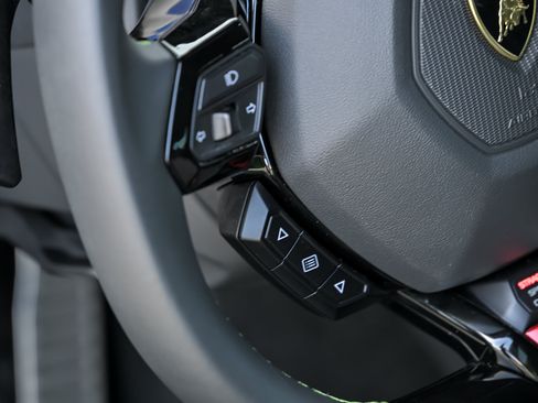Used 2021 Lamborghini Huracan EVO RWD image 26
