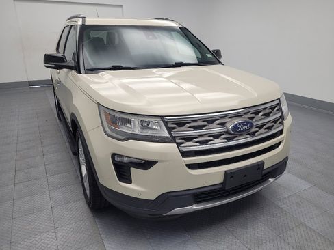 Used 2018 Ford Explorer XLT w/ Equipment Group 202A FWD image 14