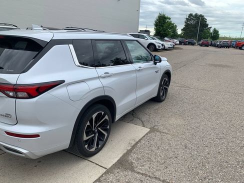 Used 2023 Mitsubishi Outlander SEL AWD/4WD image 3