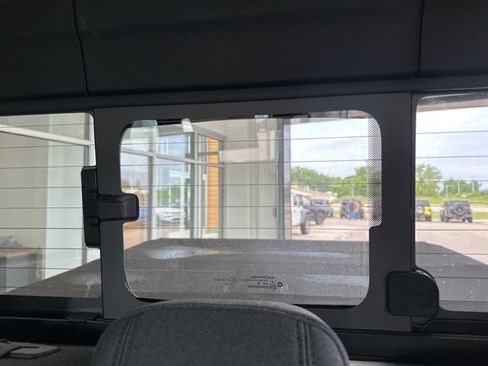 Used 2024 Jeep Gladiator Sport image 18