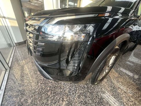 Used 2024 Nissan Pathfinder SV image 6