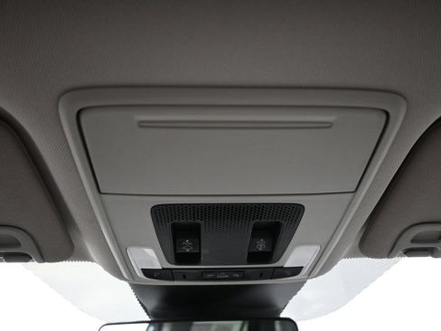 Certified 2023 Honda Pilot Touring image 21