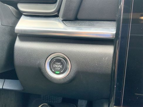 Used 2025 GMC Terrain Elevation image 17