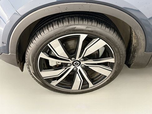 Used 2022 Volvo XC40 P8 Recharge Plus image 11