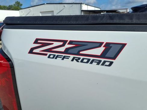 Used 2021 Chevrolet Colorado Z71 AWD/4WD image 9
