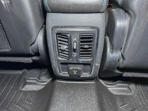 Used 2019 Jeep Grand Cherokee Laredo image 28