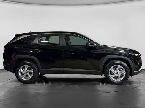 Used 2023 Hyundai Tucson SE image 3