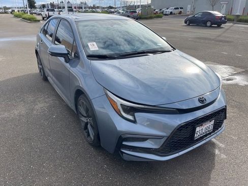 Used 2025 Toyota Corolla SE image 3