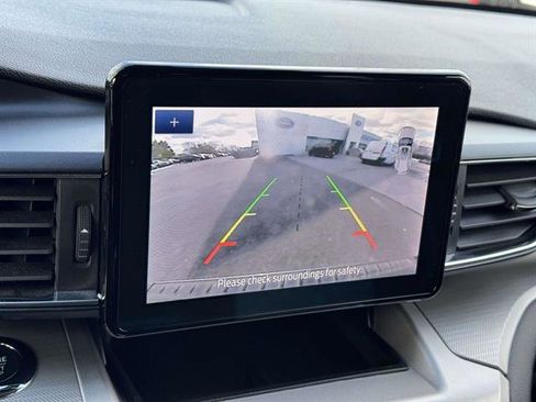 Used 2022 Ford Explorer XLT w/ Equipment Group 202A image 19