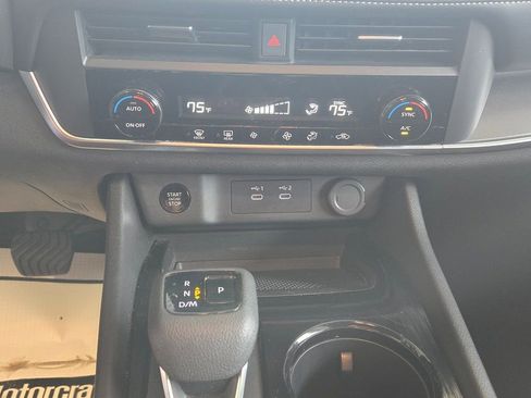 Used 2025 Nissan Rogue SV image 19