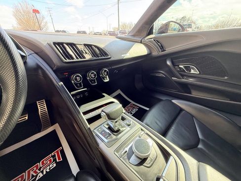 Used 2018 Audi R8 V10 w/ Black Optic Package image 31