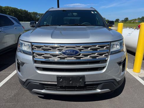 Used 2018 Ford Explorer XLT w/ Equipment Group 201A FWD image 9