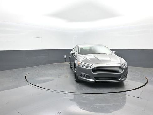 Used 2014 Ford Fusion SE w/ Equipment Group 202A image 2