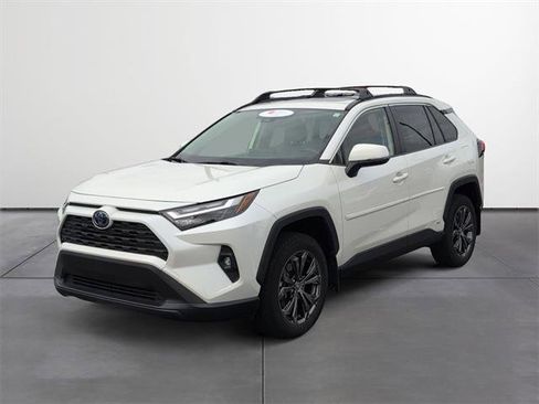 Used 2022 Toyota RAV4 XLE Premium image 2