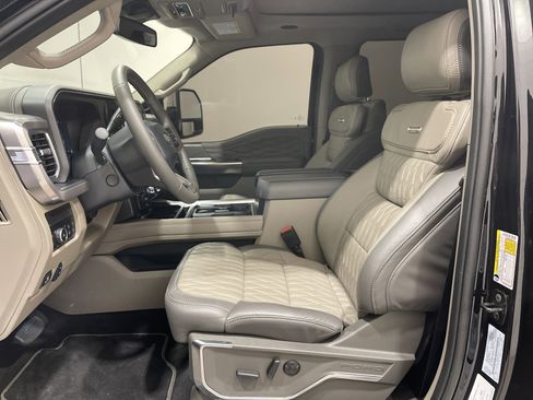 Used 2025 Ford F450 Platinum w/ Platinum Plus Package image 24