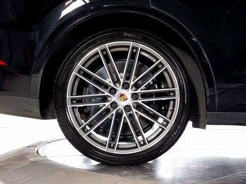 Used 2022 Porsche Cayenne Turbo S image 14