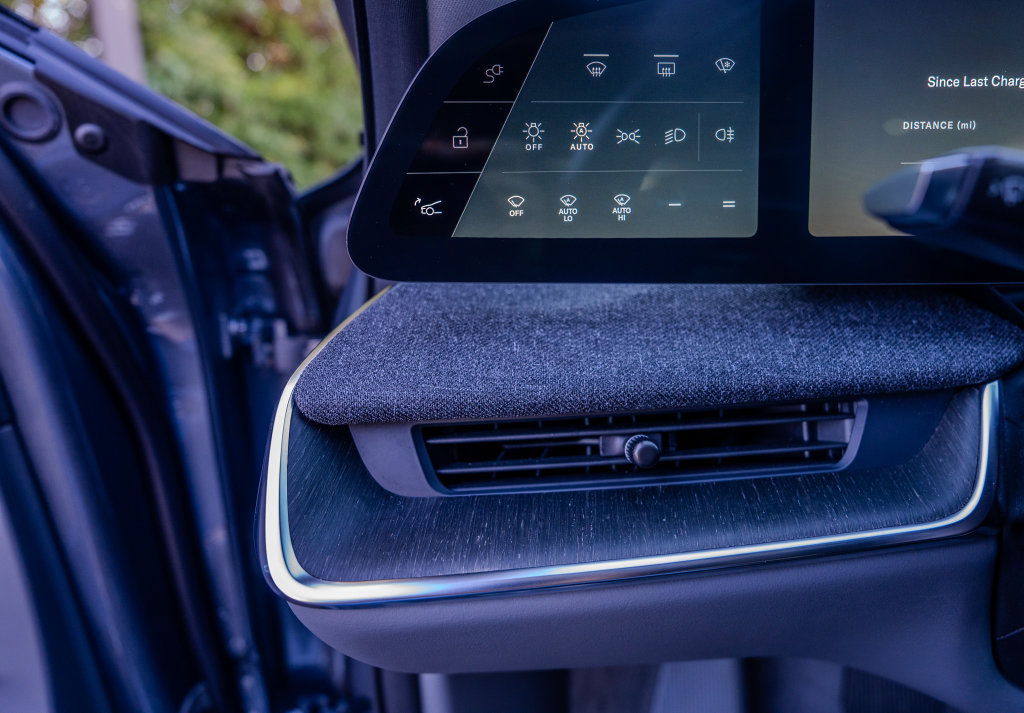 Used 2025 Lucid Air Pure RWD image 8
