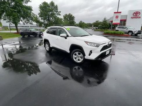 Used 2019 Toyota RAV4 XLE image 2