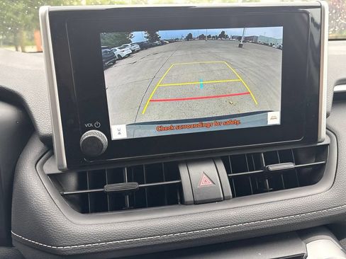 Used 2025 Toyota RAV4 XLE AWD/4WD image 27