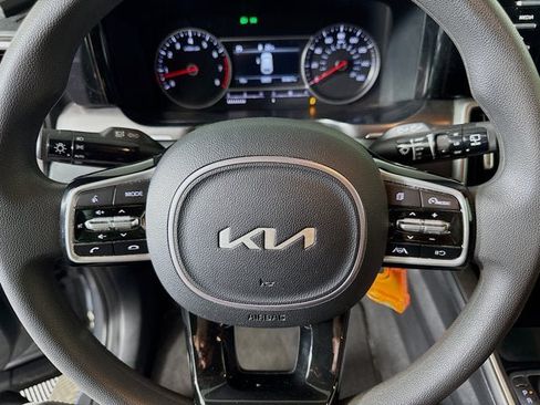 Certified 2023 Kia Sorento LX AWD/4WD image 11