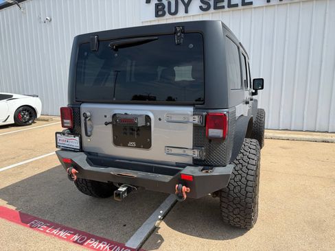 Used 2016 Jeep Wrangler Unlimited Rubicon w/ Connectivity Group AWD/4WD image 6