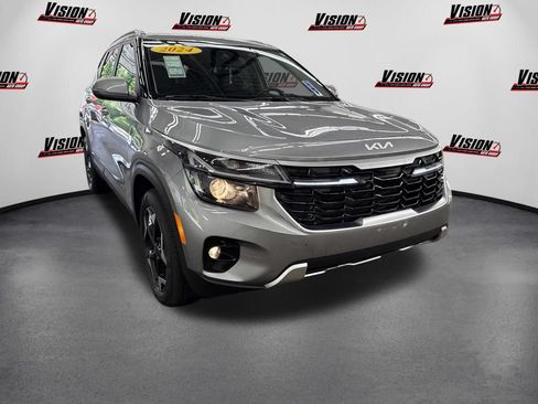Used 2024 Kia Seltos EX AWD/4WD image 3