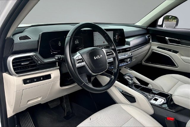 Certified 2023 Kia Telluride S w/ S Sunroof Package AWD/4WD image 17