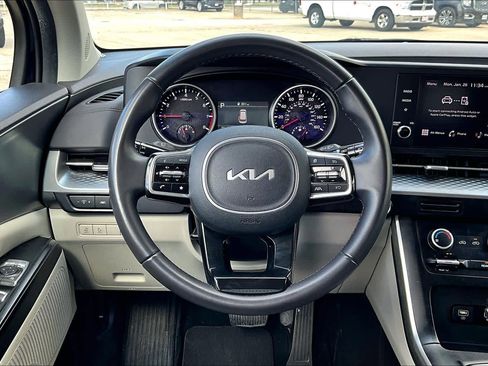Certified 2024 Kia Carnival LX image 5