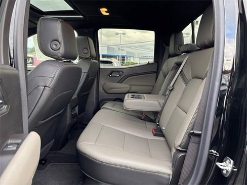 New 2026 Chevrolet Colorado ZR2 w/ Off-Road Front Bumper Package image 32