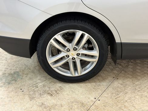 Used 2018 Chevrolet Equinox Premier FWD image 13