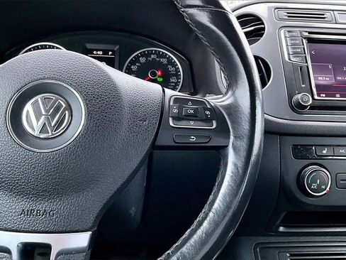 Used 2017 Volkswagen Tiguan S image 11