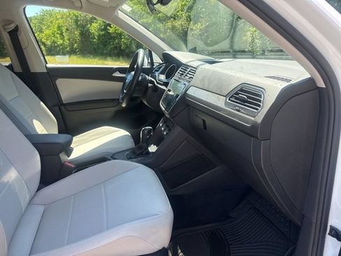 Used 2020 Volkswagen Tiguan SEL FWD image 33