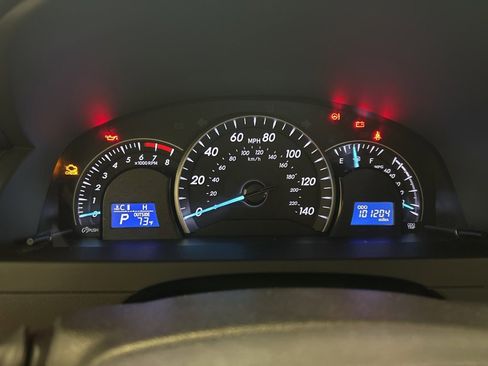 Used 2012 Toyota Camry LE image 9