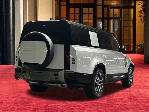 New 2025 Land Rover Defender 130 X-Dynamic SE image 10