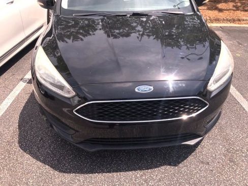 Used 2017 Ford Focus SE FWD image 5